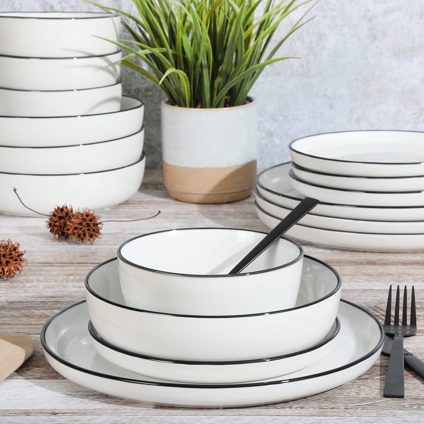 Oslo 16 Piece Porcelain Dinnerware Set White Black Rim Rim (16pcs)
